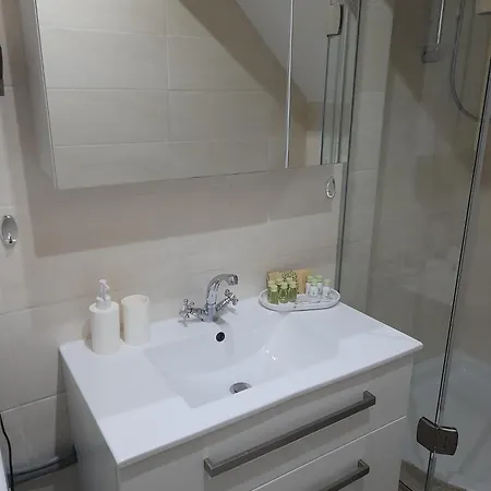 Manono Apartment *
